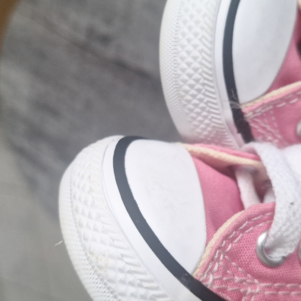 Converse Pink Low-Top Sneakers with Classic Logo - Picture 5 of 7